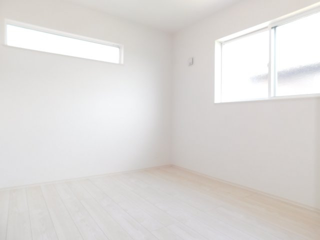 稲沢市田代１丁目の新築一戸建の洋室|◇洋室◇　　明るい洋室５．３帖　全居室収納完備！