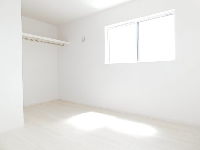 稲沢市田代１丁目の新築一戸建の洋室|◇洋室◇　　明るい洋室５．０帖　全居室収納完備！