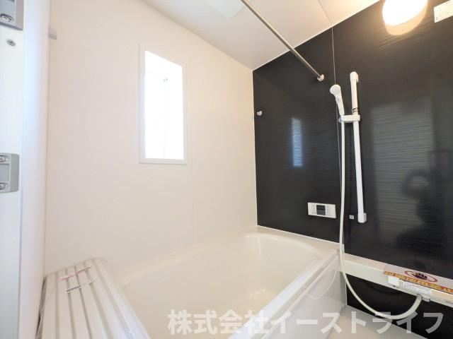 【新築戸建】　いわき市金山町第10　全2棟の浴室|同社施工写真　リラックスできる雰囲気の浴室です。洗い場が広々としています。浴槽も広くリラックスするには最適です。