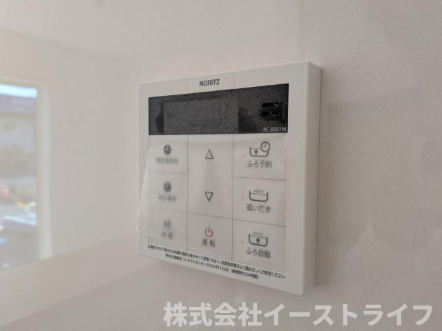 【新築戸建】　いわき市金山町第10　全2棟の発電・温水設備|同社施工写真　追い炊き機能付き給湯リモコン