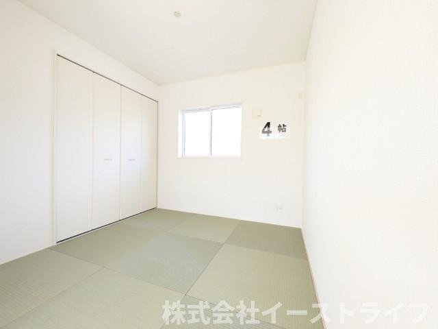 【新築戸建】　いわき市金山町第10　全2棟の和室|同社施工写真　1階にある和室は来客用のスペースとしても重宝します。