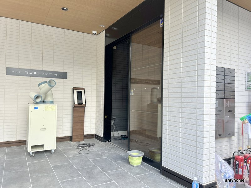 ココルトリシア 仲介手数料無料のエントランス