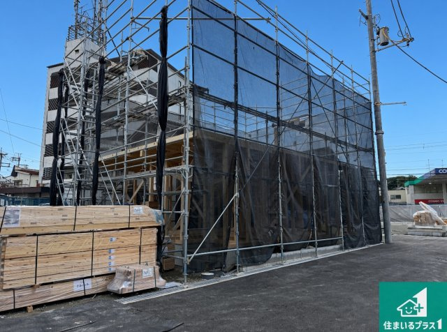 羽曳野市誉田　新築一戸建ての外観|周辺は落ち着いた街並みの住宅地！子育てがしやすい住環境です！まだ未完成ですが、現地でしかわからない事もございます。是非一度ご覧ください。