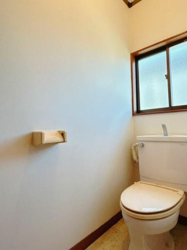 【中古】比企郡鳩山町小用リフォーム中古住宅のトイレ|2Fトイレです