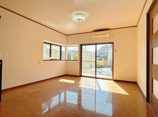 【中古】比企郡鳩山町小用リフォーム中古住宅の居間・リビング|11.5帖LDKです
