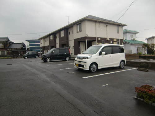 シャーメゾン際波 A棟の駐車場