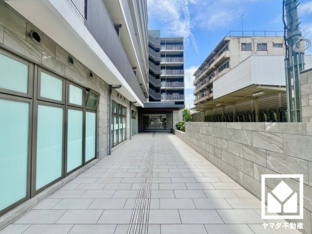 クリスタルグランツ京都西大路のエントランス