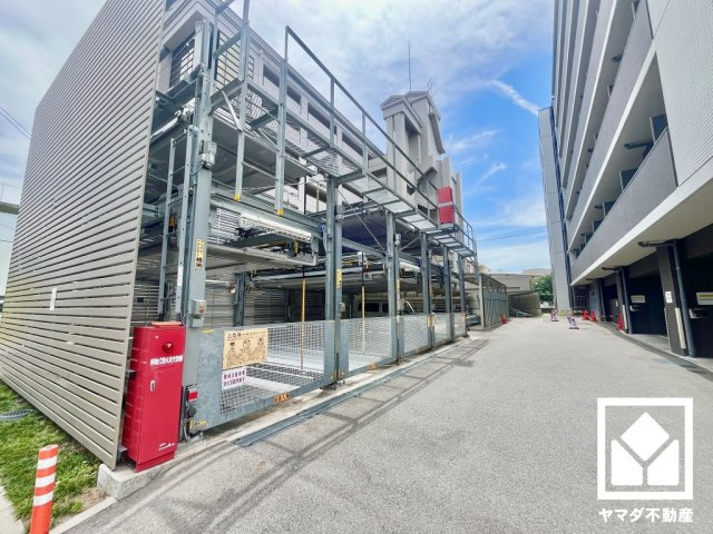 クリスタルグランツ京都西大路の駐車場