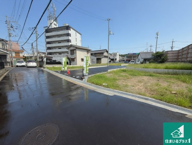 羽曳野市誉田　新築一戸建ての前面道路含む現地写真|現在建築中！落ち着いた街並みで新生活を始めることが出来そう！周辺の物件も併せてご紹介させて頂きます！