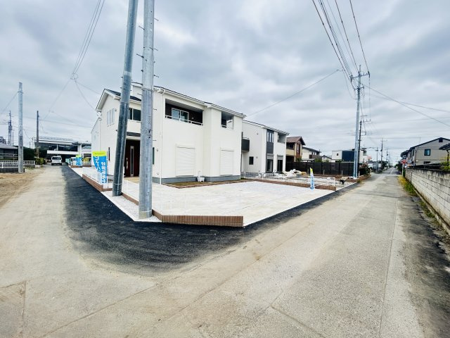 新築　伊勢崎市茂呂町第3　Livele Garden.S　4号棟の前面道路含む現地写真|現地写真　西側接道幅員約4ｍ　南側接道幅員約4ｍ		