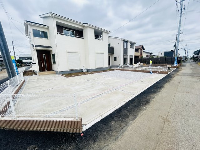 新築　伊勢崎市茂呂町第3　Livele Garden.S　4号棟の駐車場|現地写真　駐車スペースは4台分可能です！


