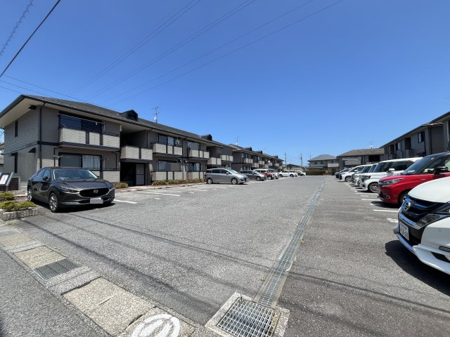 TMKホープⅠK棟の駐車場