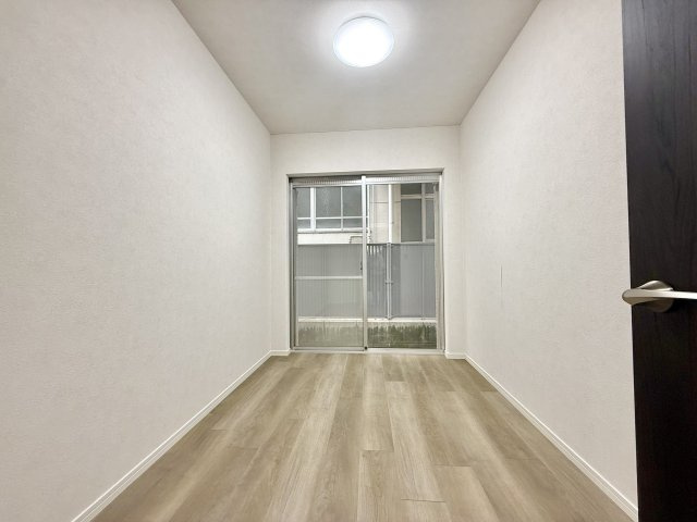 西区宝地町の洋室