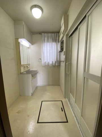 論地町５丁目戸建の洗面所