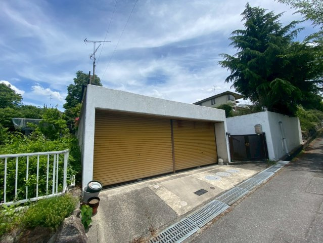 道場町生野貸家の駐車場