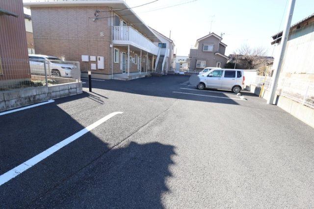 アルティスタBの駐車場