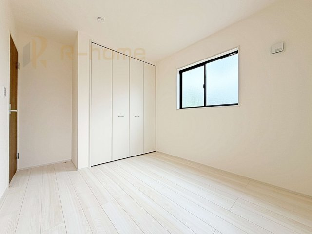 笠間市岩間駅西第3　新築戸建て　2号棟の洋室|全居室に収納を完備♪スッキリとした快適な居住空間を確保！