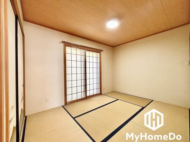西区比良3丁目の和室|リビングの横に隣接している為、開放感がある空間です。