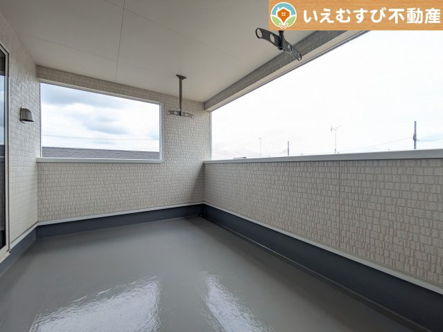 Cradle garden　邑楽郡鶉第7のバルコニー|ゆとりの広さのインナーバルコニー
急な雨でもインナーバルコニーなら安心！天気を気にせず干して外出できます♪