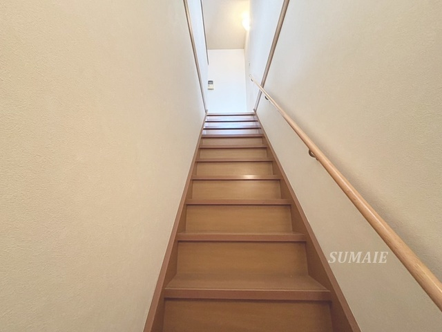 プランドールのその他|2階へ上がる階段です。