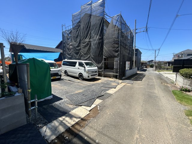 新築　伊勢崎市豊城町全2棟　Blooming　Garden　1号棟の駐車場|現地写真　駐車スペースは4台分可能です！
