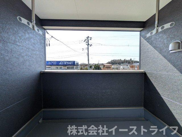 【新築戸建】　いわき市金山町第10　全2棟のバルコニー|同社施工写真　インナーバルコニーは広々としていてお洗濯が楽ちんです。また日当たりを好む植物を育てるにはぴったりの空間なので、ガーデニングの場としても楽しむことができます◎