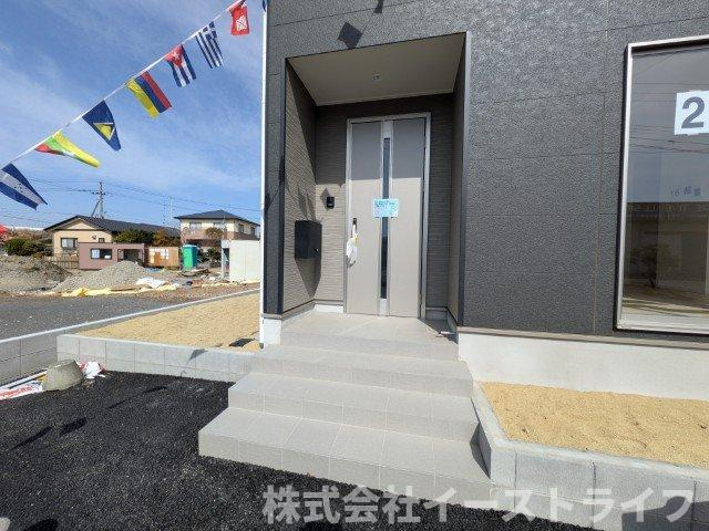 【新築戸建】　いわき市金山町第10　全2棟の玄関|同社施工写真　玄関ポーチもある落ち着いた玄関です