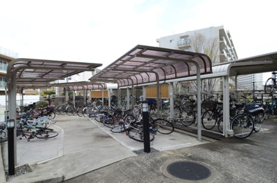 【駐輪場】 | 南千里パークハウス | こちらの物件近くの教育施設や、スーパー・公園など、物件周辺の住環境を併せてご案内させて頂きます。ぜひ、現地での暮らしをイメージなさって下さい！