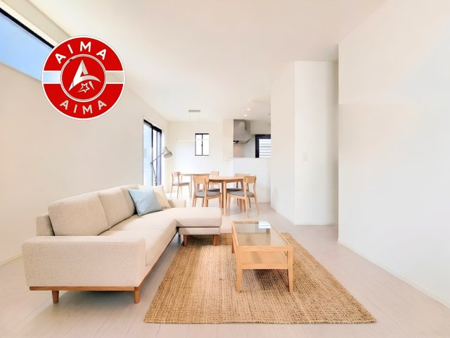 太宰府市青山4丁目第3-1棟（1号棟）の内観：施工例|明るく開放的なリビングダイニングは豊かな陽光が注ぎ込み、やすらぎの空間を演出してくれます。ご家族で楽しいひとときをお過ごし下さい。※家具はCGを合成したものです。