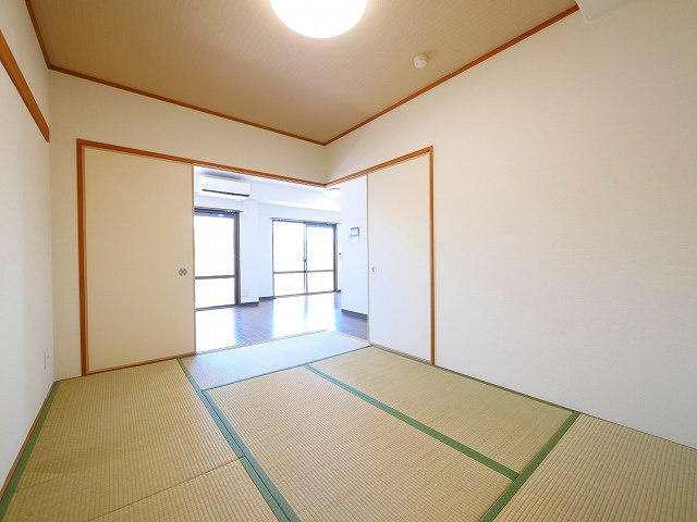 ライオンズマンション富雄Ａの和室|落ち着いた雰囲気の和室付きです