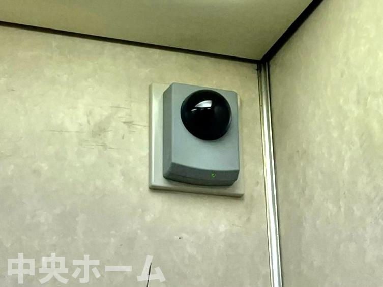 東陽町グリーンハイツの防犯設備|【防犯カメラ】何かあった時の大事な証拠になることももちろんなりますが、防犯というくらいですので大事なのは防犯カメラがあることによって抑止力につながることですよね。
