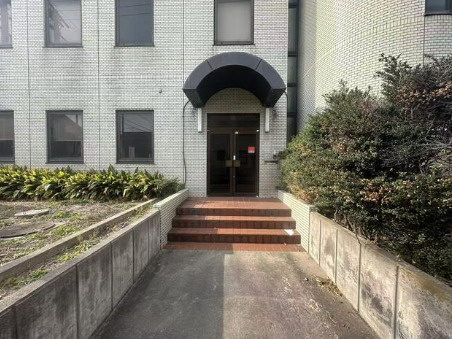 名古屋市1棟空きビル！延床935㎡ RC造4階建 新耐震の玄関