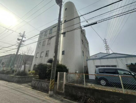 名古屋市1棟空きビル！延床935㎡ RC造4階建 新耐震の外観