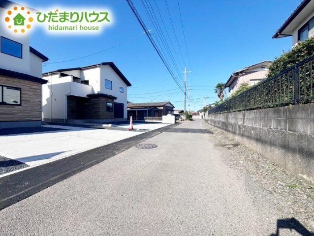 【前面道路含む現地写真】 | ひたちなか市足崎3期　新築戸建　3号棟 | 車通りも少ないので運転が苦手な方でも安心して駐車できます