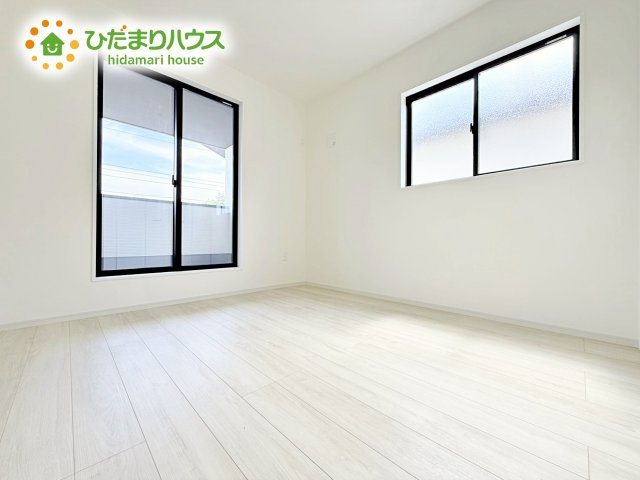 【洋室】 | ひたちなか市足崎3期　新築戸建　3号棟 | 夏場に心地良いひんやり感はフローリングならでは☆彡