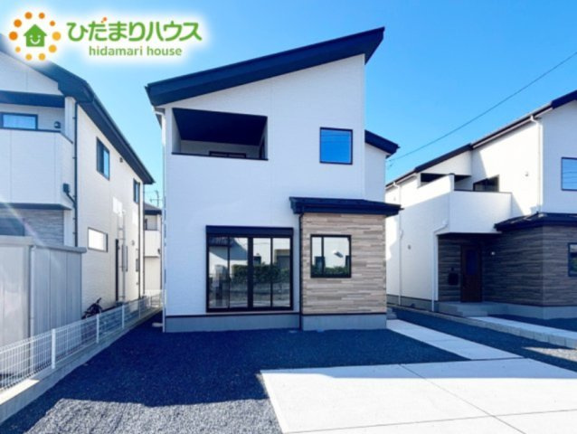 【外観】 | ひたちなか市足崎3期　新築戸建　3号棟 | 明るい光が差し込む開放感あふれる住まいです。