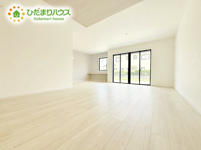 【居間・リビング】 | ひたちなか市足崎3期　新築戸建　3号棟 | 家族団らんの時間も増えそうな、日当たり良好＆くつろぎのLDK