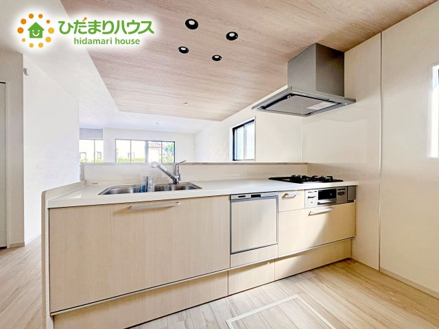 【キッチン】 | ひたちなか市足崎3期　新築戸建　3号棟 | 最新のシステムキッチンでお料理がはかどります。大容量収納も魅力です。
