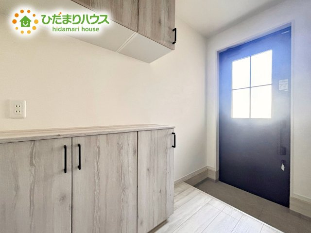 【玄関】 | ひたちなか市足崎3期　新築戸建　3号棟 | シューズボックスは、家族全員の靴が入るため、散らかりがちな玄関もスッキリ片付きますね。