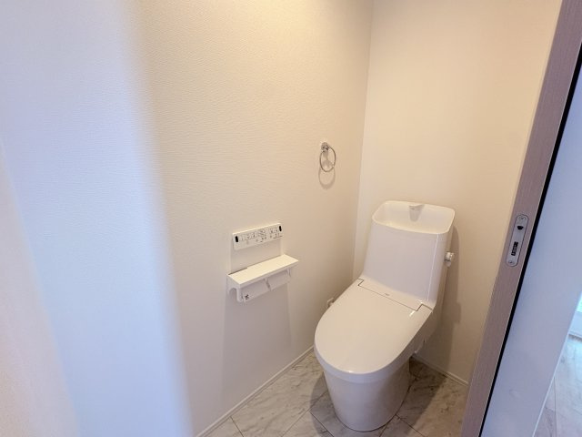【限定1棟】西原町小那覇新築戸建てのトイレ