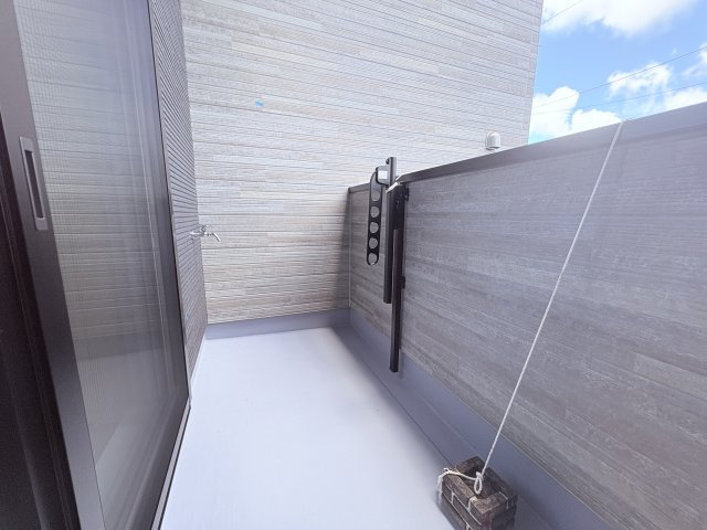 【限定1棟】西原町小那覇新築戸建てのバルコニー