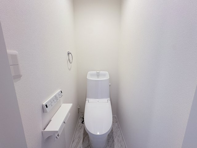 【限定1棟】西原町小那覇新築戸建てのトイレ