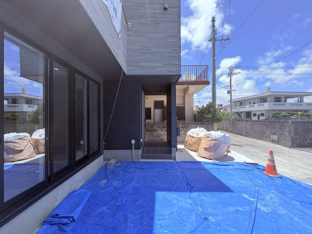 【限定1棟】西原町小那覇新築戸建ての駐車場