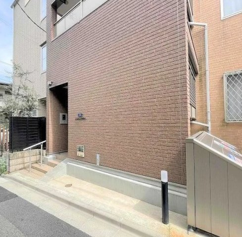 クレイノ笹塚南山のエントランス