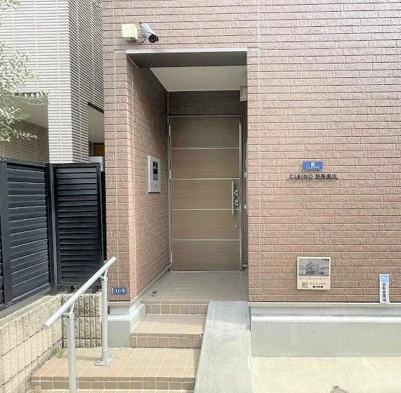 クレイノ笹塚南山のエントランス
