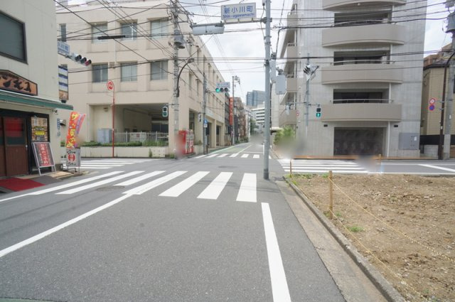新小川町　土地の前面道路含む現地写真|東側約8.27ｍ（公道）間口約13.13m