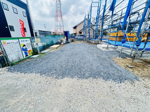 新築　前橋市元総社町4区画　2号棟の駐車場|現地写真　駐車スペースは建物南側に並列2台可能！