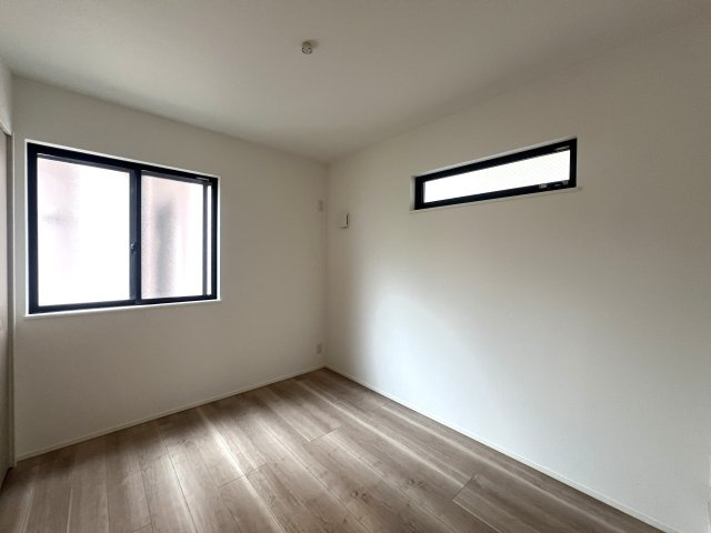 KAWAWA～KAWAWA～KAWAWA～横浜市内とはいえゆったりとした時間が流れる街、そう、川和。な【都筑区川和町新築戸建】の洋室|きれいな洋室です