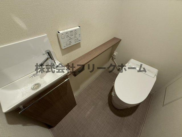武蔵野市吉祥寺南町３丁目の賃貸マンションのトイレ