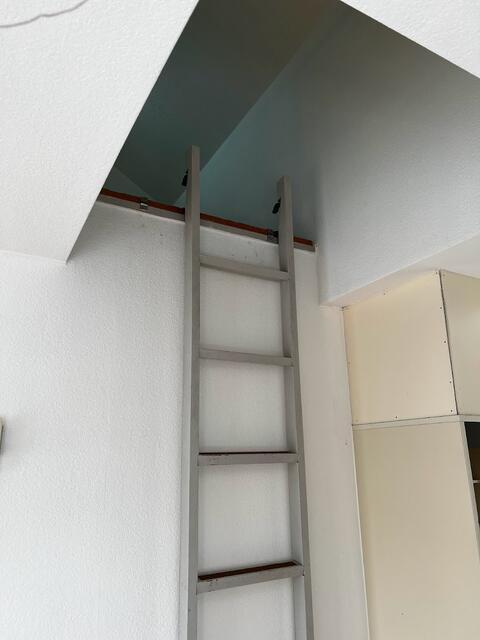 ロフト出入口